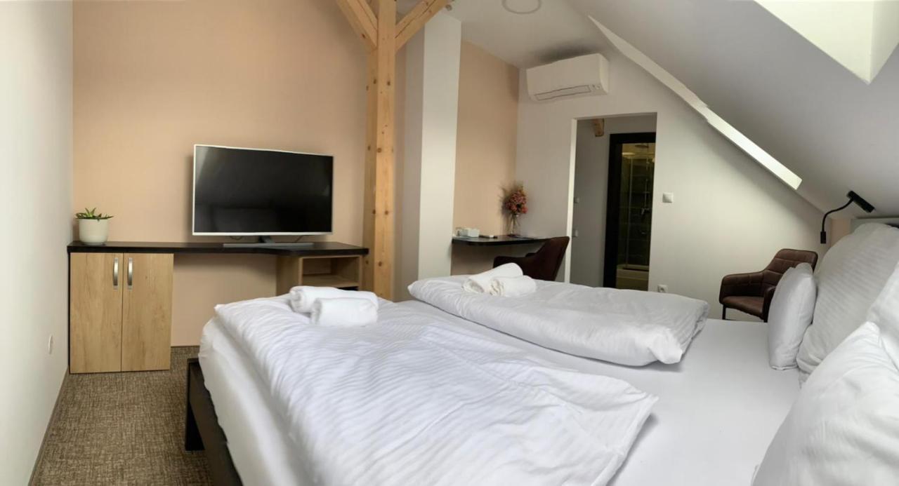 Penzion U Broucka Milevsko Buitenkant foto